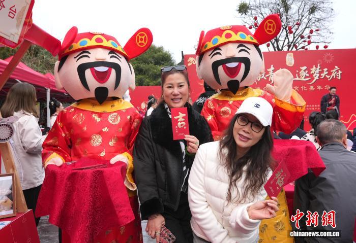 港澳台侨青年共庆成都元宵佳节