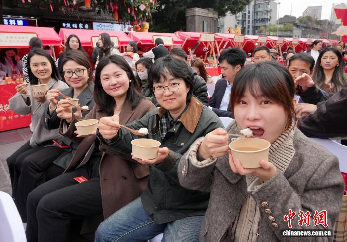 港澳台侨青年共庆成都元宵佳节 配图