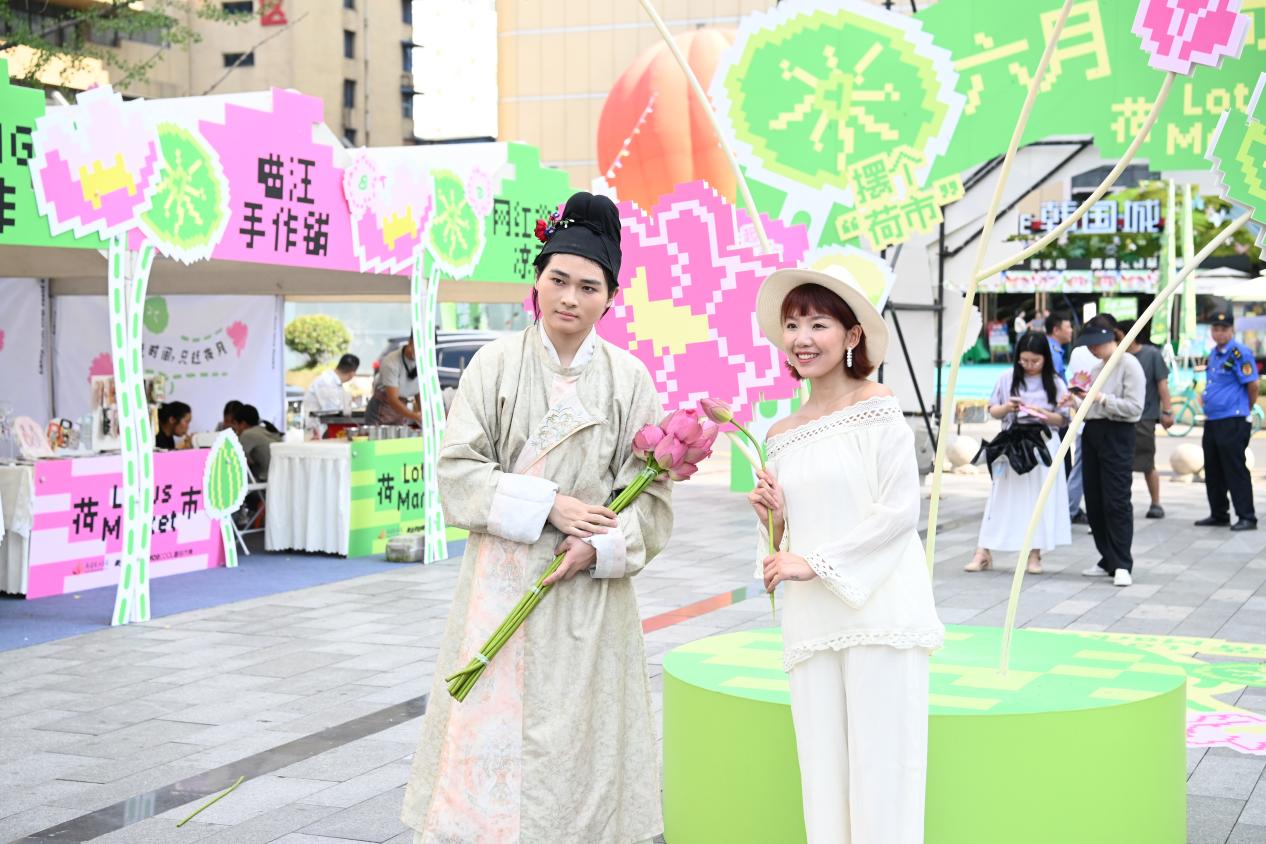 成都荷花池618惊喜市集启幕：青年社交新地标 配图