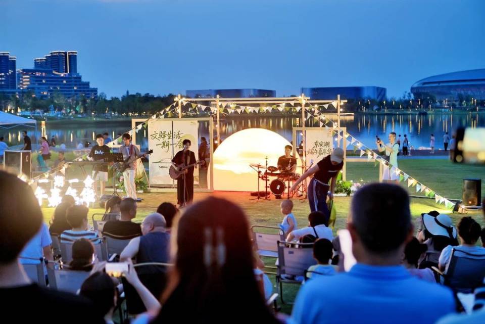 音乐、市集、手作……成都东安湖邀市民共赴夏日之约 配图