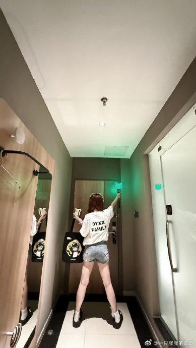 丁禹兮在成都演唱会上有哪些搞笑名场面？