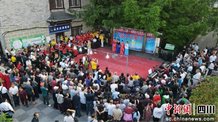 成都新华百花艺术团以文艺搭桥 让文化惠民“川渝一家亲” 配图