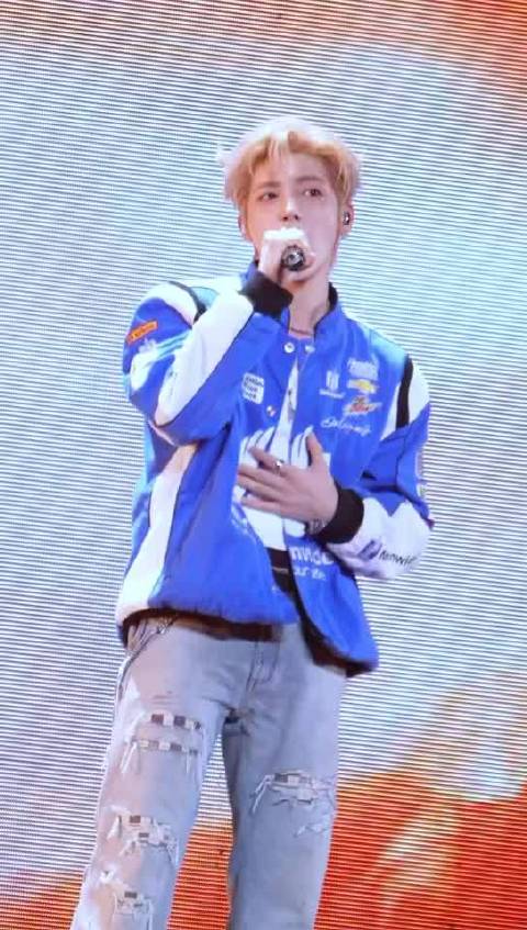 雀骨剧组团建侯明昊成都演唱会，艾米如约现身