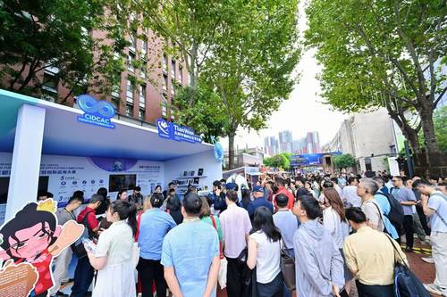 APEC嘉宾团走进东郊记忆 点赞成都数字文创发展“惊艳”