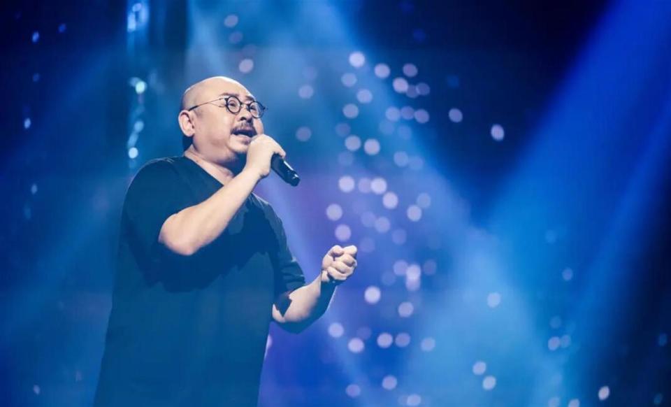55岁刀郎现状：定居成都开公司，不开演唱会不带货，在幕后当老板 配图