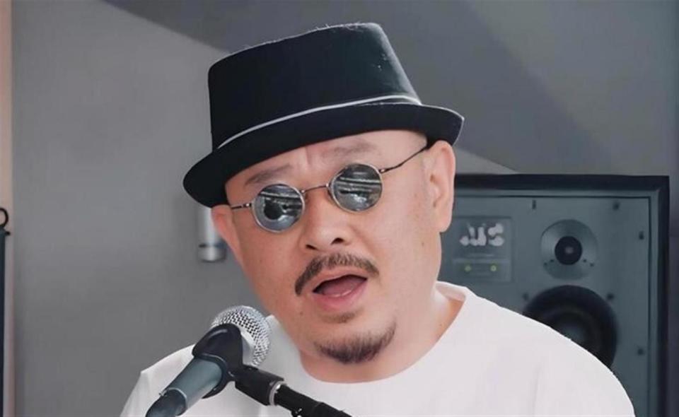 55岁刀郎现状：定居成都开公司，不开演唱会不带货，在幕后当老板 配图
