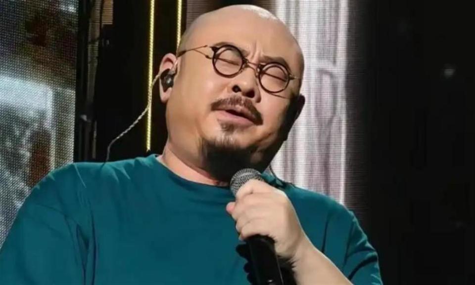 55岁刀郎现状：定居成都开公司，不开演唱会不带货，在幕后当老板 配图