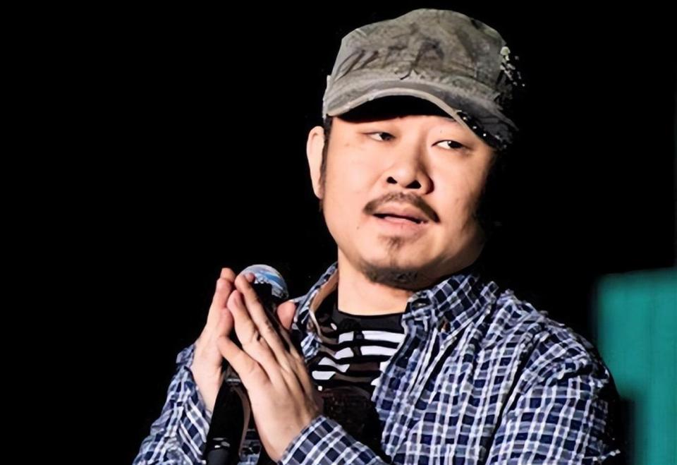 55岁刀郎现状：定居成都开公司，不开演唱会不带货，在幕后当老板 配图