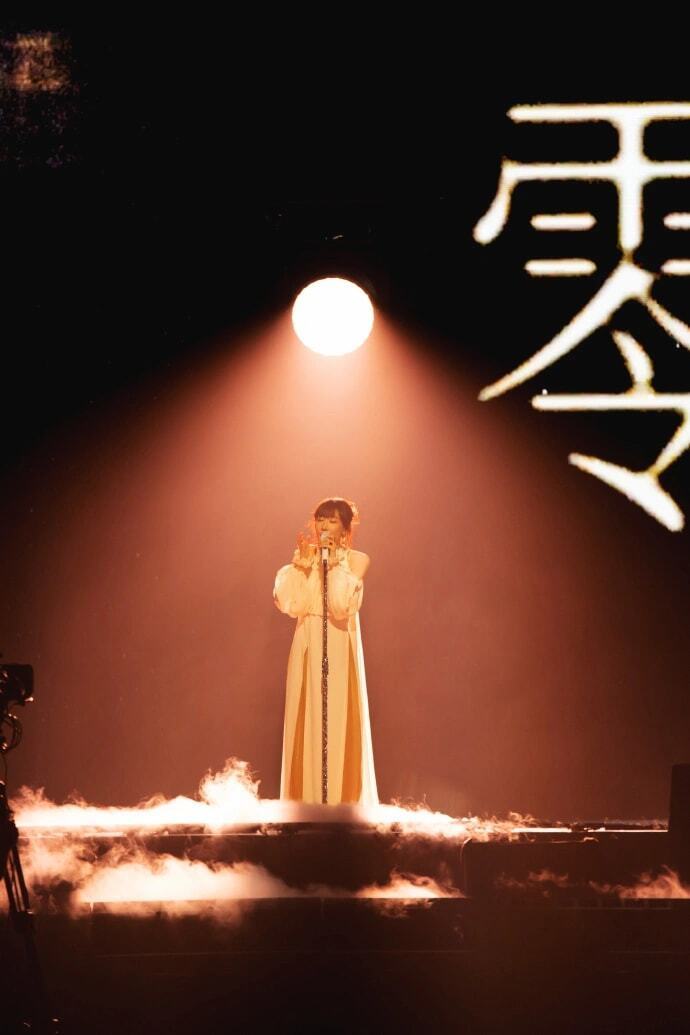 1.3万人在成都陪任素汐哭完一场演唱会,跨界歌手数度泪洒舞台,张沛回来了那句方言戳心 配图