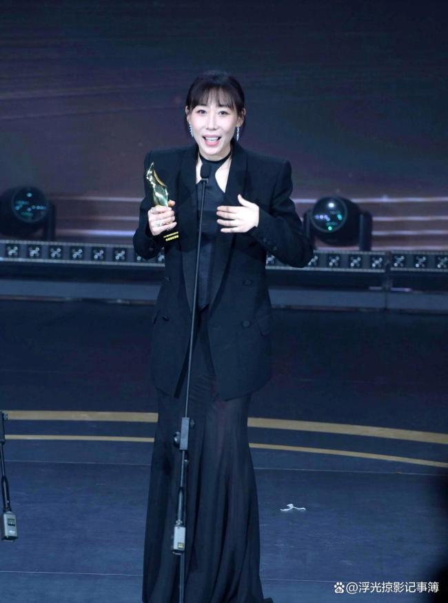 任素汐成都演唱会秀四川话 抵制黄牛高票价 配图
