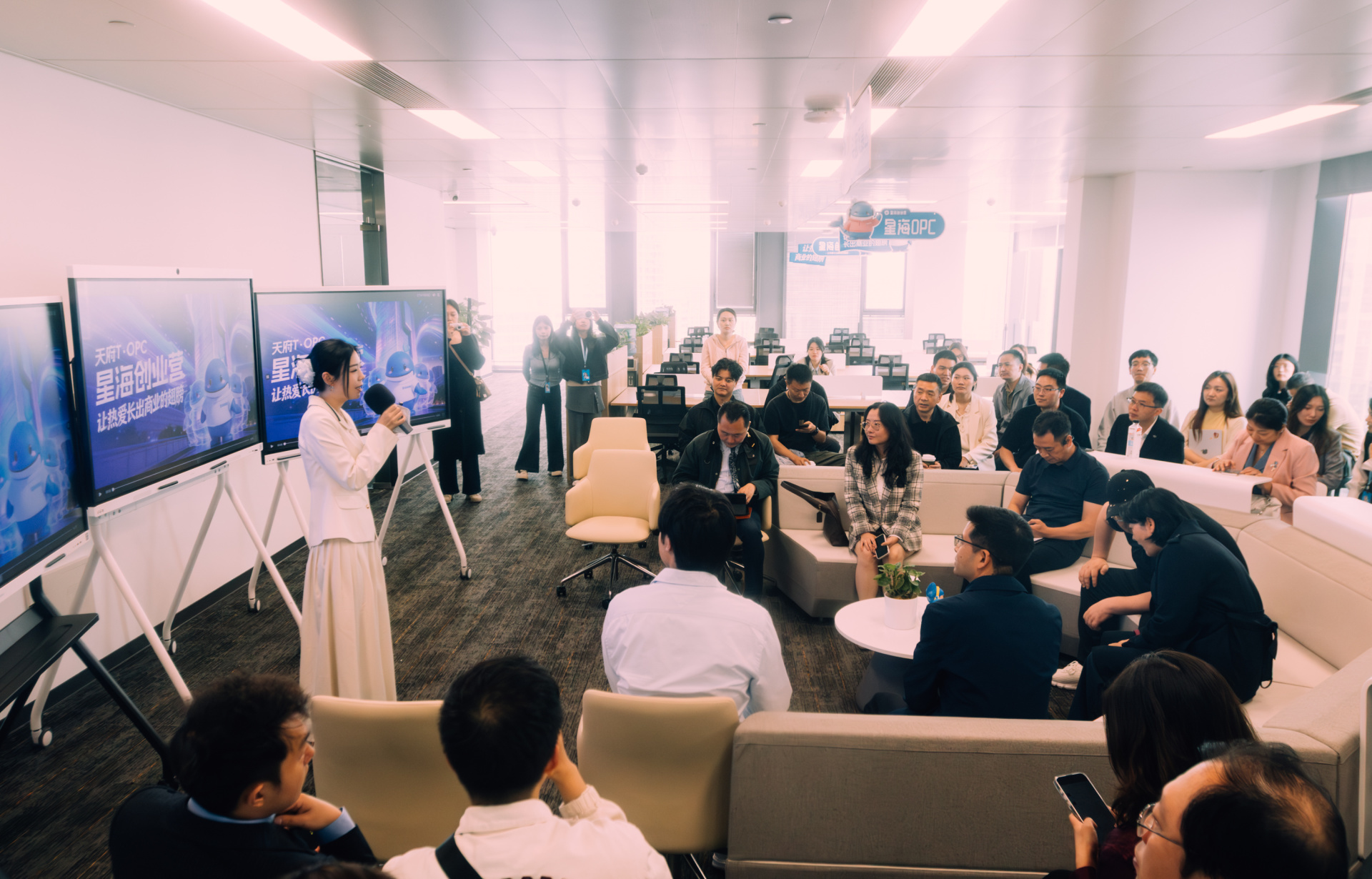 高质量发展｜举全省之力建设好天府新区·企业在行动 海艺互娱杨国琴：AI文创，跑出成都加速度