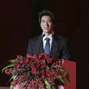 王力宏成都演唱会机器人伴舞出了什么Bug？ 配图