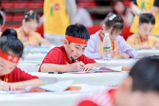 算珠凝文脉智启少年时——第七届“指尖上的智慧”青少年珠算文化非遗美育大会成都站圆满落幕 配图