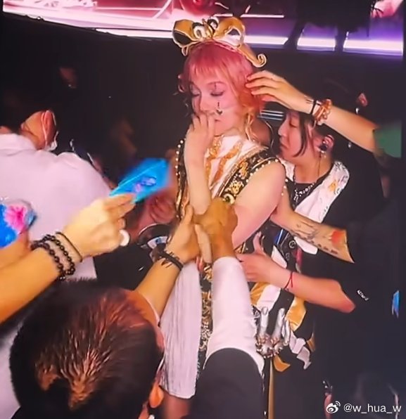 成都当天高温是否影响其他演唱会？|成都市|张韶涵|巡演|身体|服装_手机新浪网