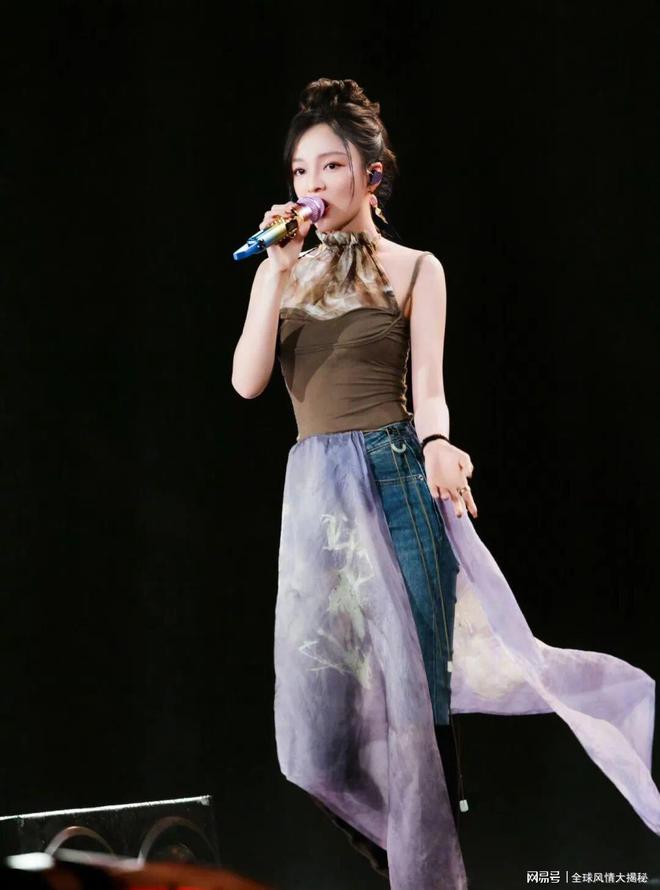 张韶涵成都演唱会中暑，中途吸氧，医护人员现场量血压降温！ 配图