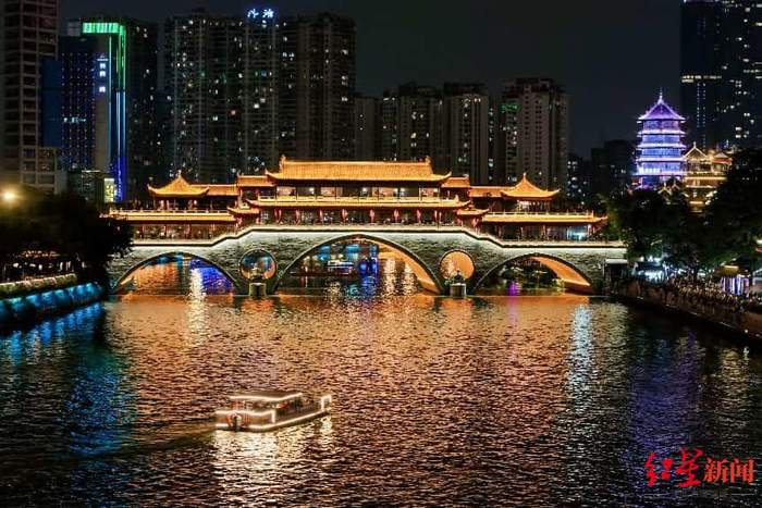 成都暑期游热力观察丨文旅演艺赛事齐发力,国外粉丝跨越半个地球来看演唱会 配图