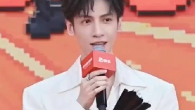 罗云熙成都演唱会新歌首唱！