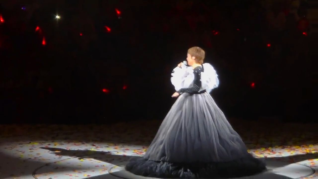 陈慧娴成都演唱会，《飘雪》舞台设计感一流，嗓音依旧