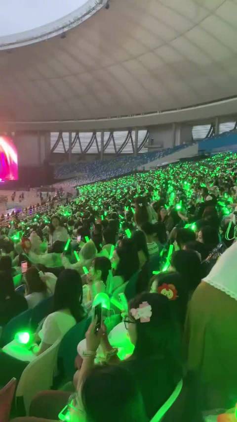 王源成都演唱会座无虚席，调休周难挡万人热情