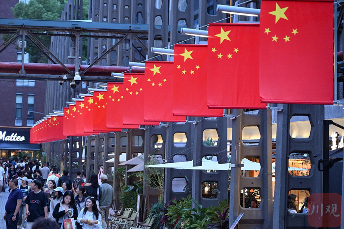 潮玩+光影+动漫，成都东郊记忆国庆假期人气拉满 配图