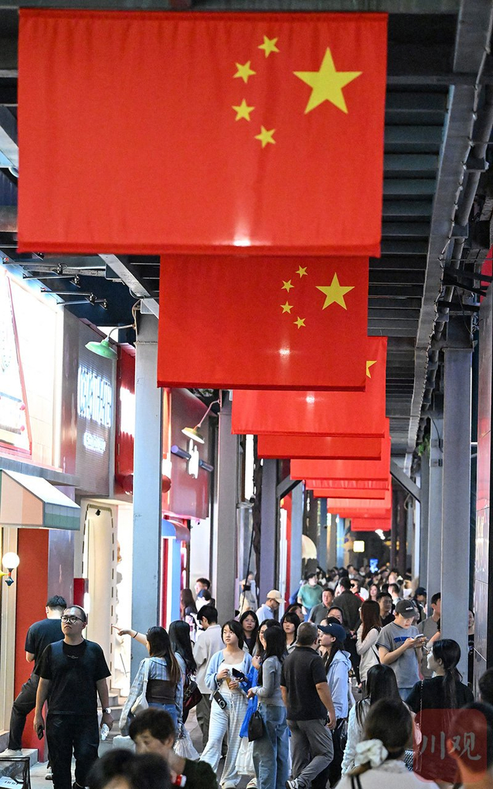 潮玩+光影+动漫，成都东郊记忆国庆假期人气拉满 配图