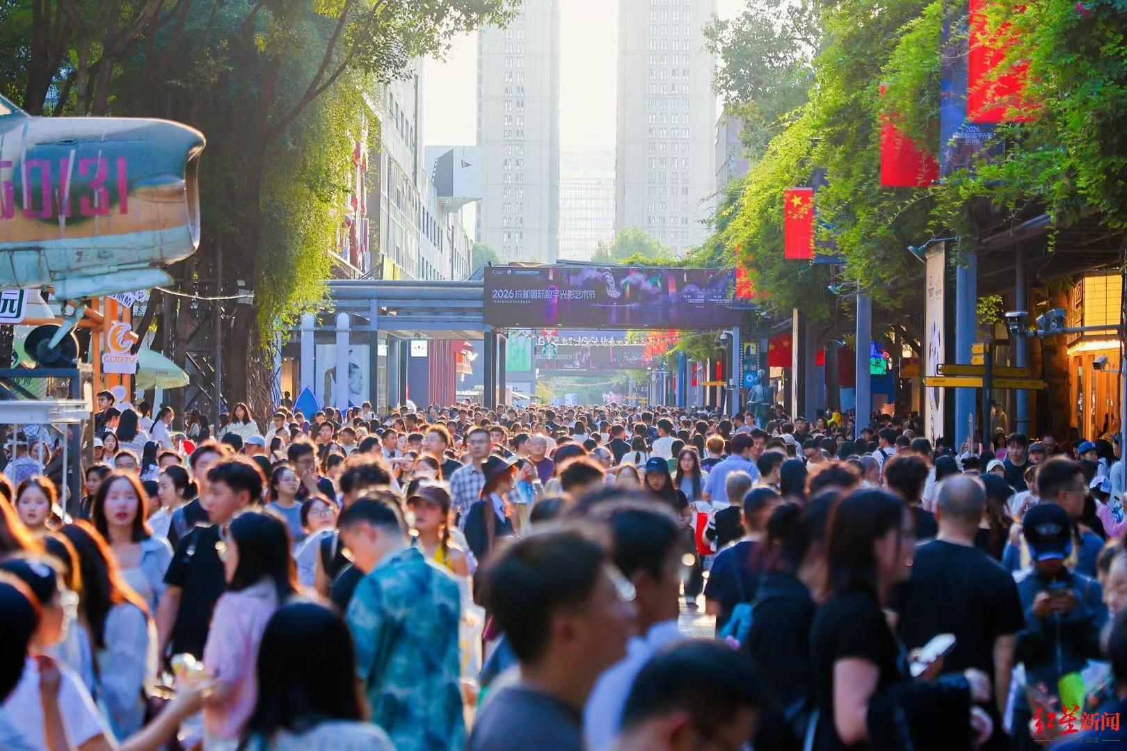 增幅超74%!光影艺术节助推成都国际数字艺术馆迎国庆客流高峰 配图