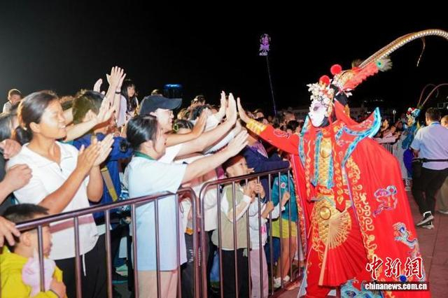 成都:国庆假期解锁城市文旅新图景|国庆节|成都市|武侯祠|古街|游客 配图