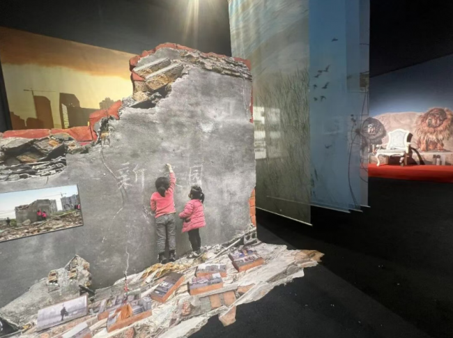 徐建东《浮生》摄影展亮相成都,策展人呼啸 配图