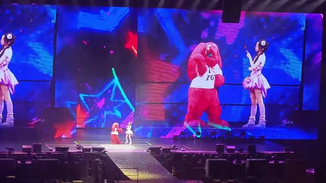 宋雨琦成都演唱会跳闪身步